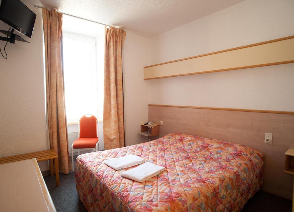 Sévérac-le-Château Citotel Hotel Le Commerce חדר תמונה