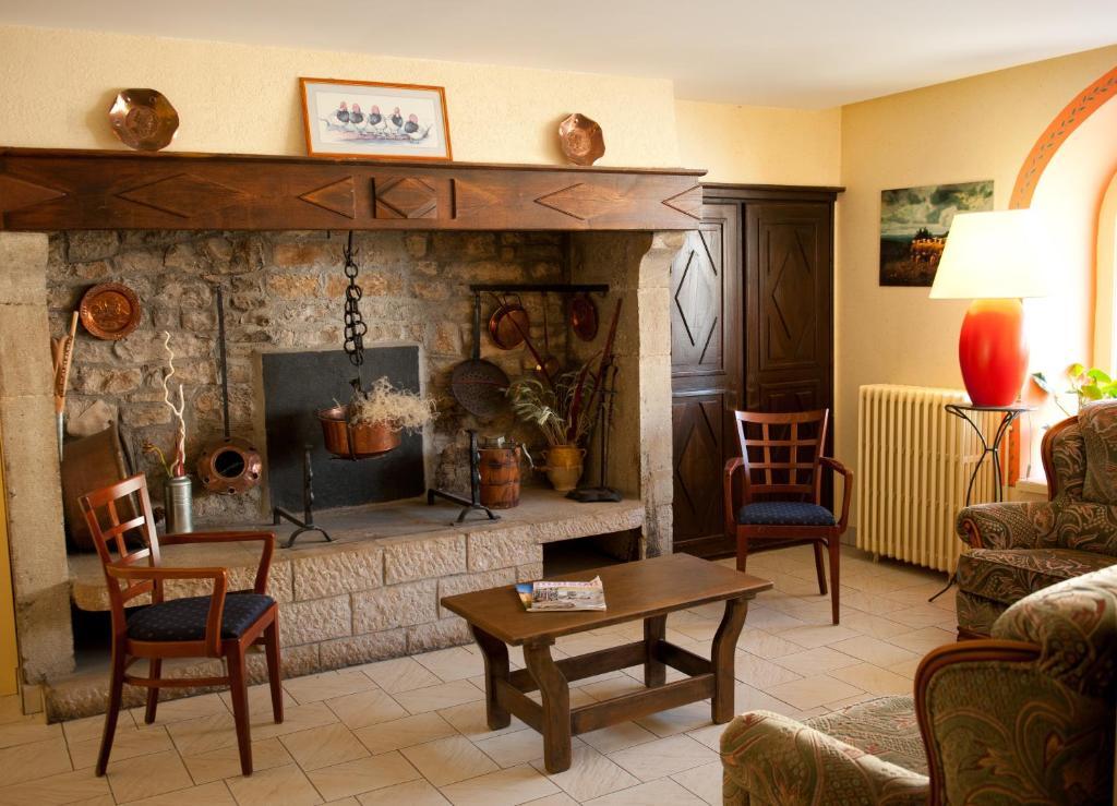 Sévérac-le-Château Citotel Hotel Le Commerce מראה חיצוני תמונה