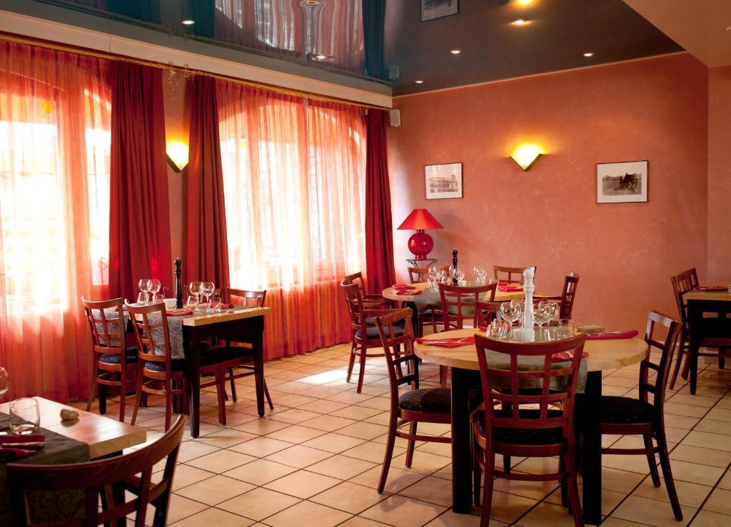 Sévérac-le-Château Citotel Hotel Le Commerce מראה חיצוני תמונה
