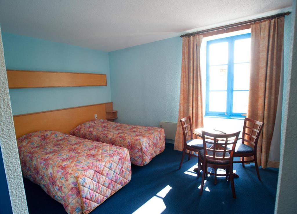 Sévérac-le-Château Citotel Hotel Le Commerce חדר תמונה