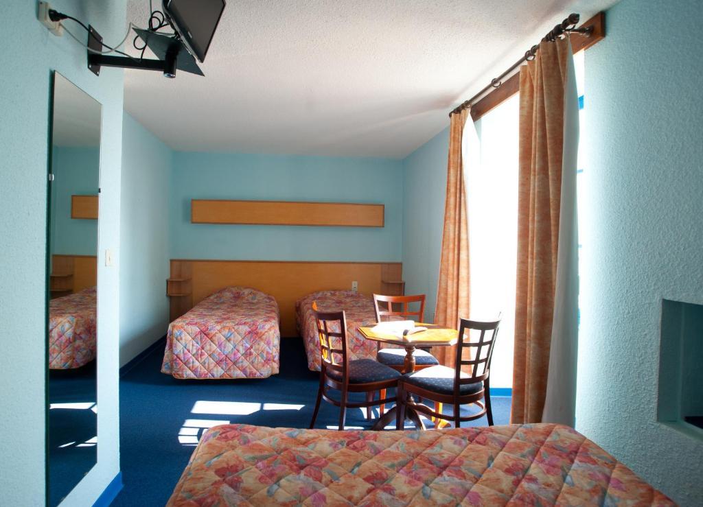 Sévérac-le-Château Citotel Hotel Le Commerce חדר תמונה